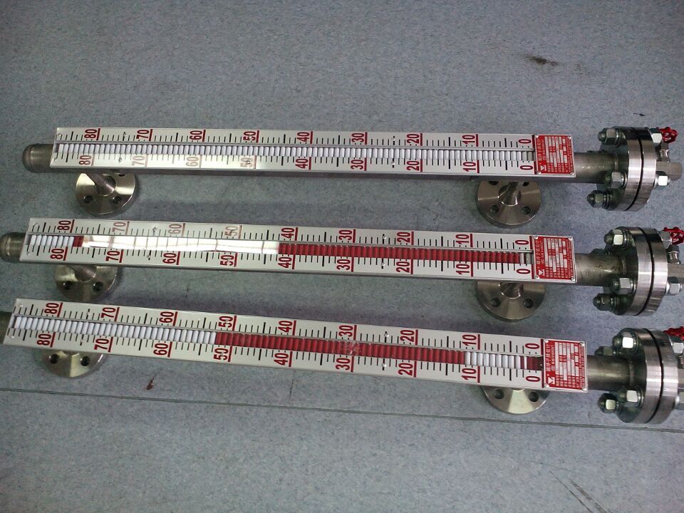 磁翻板液位計在石油儲運中的關(guān)鍵應(yīng)用與選型方案