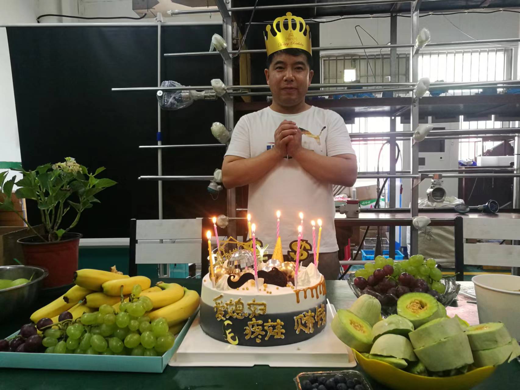 西安相遠(yuǎn)儀表為15年液位計(jì)焊工慶祝生日