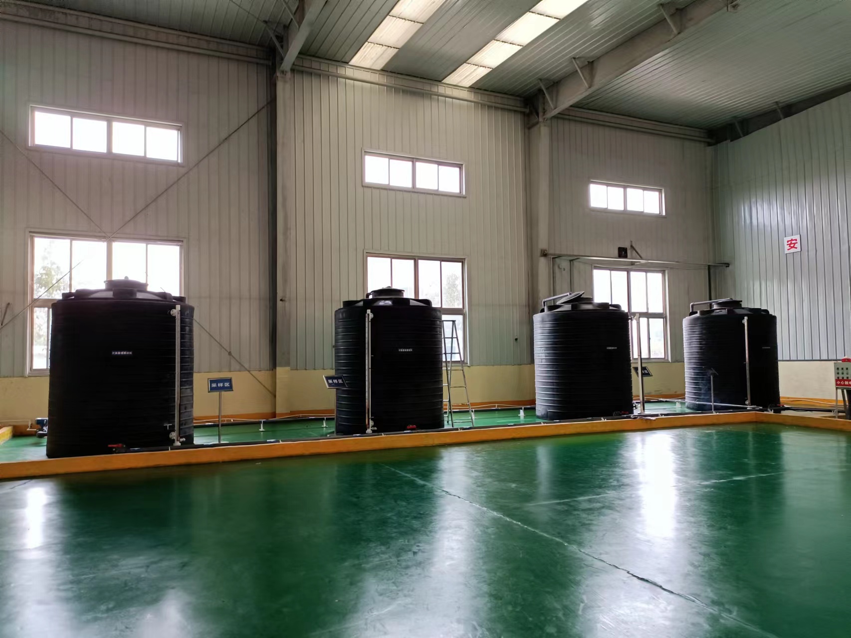 西安自來水消毒水設(shè)備PP磁翻板液位計(jì)改造項(xiàng)目