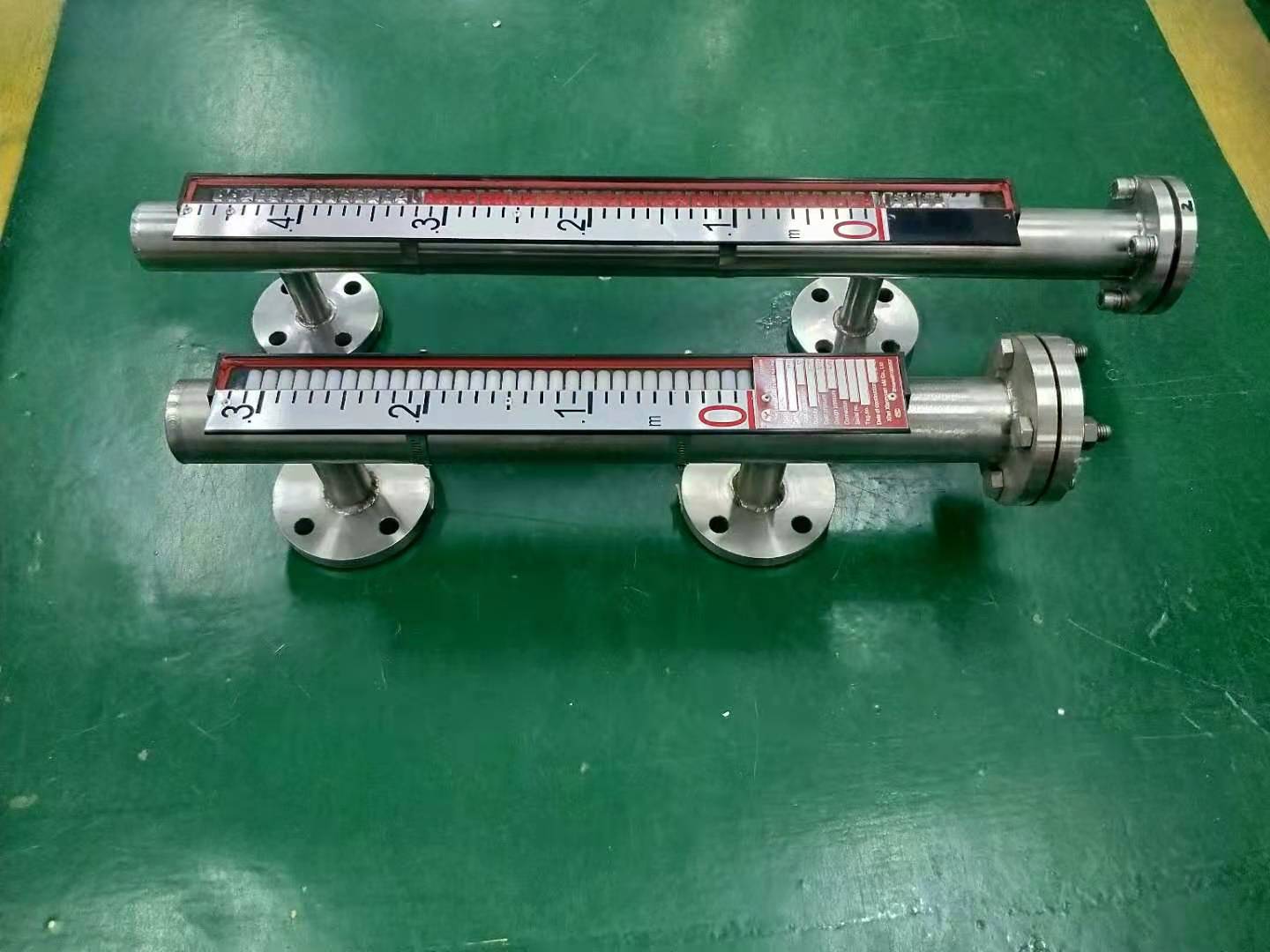 磁翻板液位計(jì)出現(xiàn)紅白相間的原因