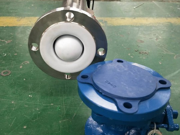 襯四氟液位計的應(yīng)用場景和特點(diǎn)