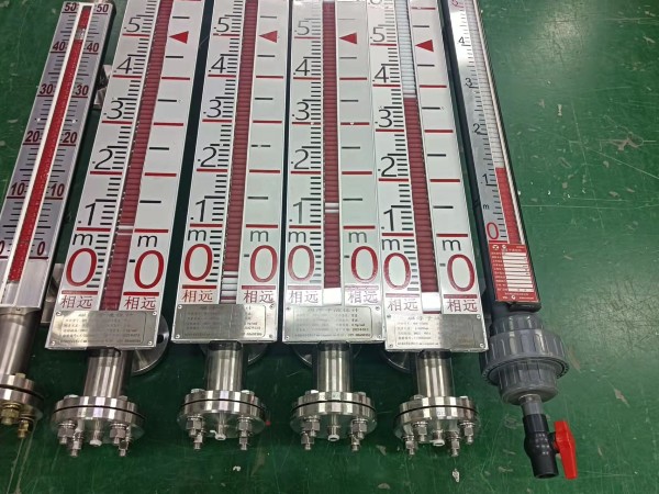 超長磁翻板液位計(jì)  寬面板磁浮子液位計(jì)